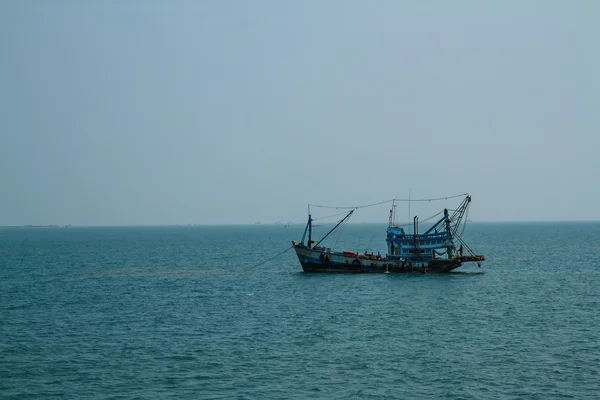 Barcos de pesca en Koh Chang Tailandia — Foto de Stock