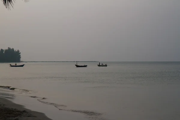 Bateaux de pêche dans la mer, Thaïlande — Photo