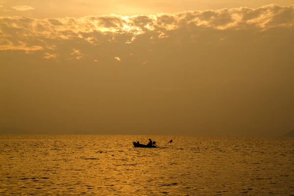 Sonnenaufgang bei bang bao, koh chang, Thailand — Stockfoto