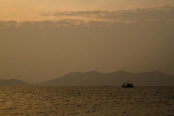 Zonsopgang op bang bao, koh chang, thailand — Stockfoto