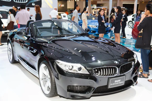 BANGKOK TAILANDIA-MARZO 30: BMW Z4 sDrive20i exhibido en el escenario — Foto de Stock