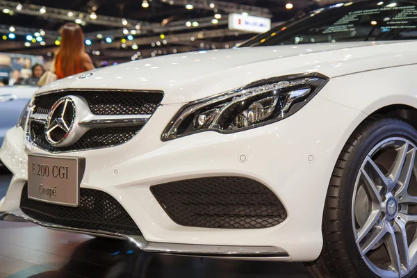 Bangkok - märz 30: mercedes-benz e 200 cgi coupe car on display — Stockfoto