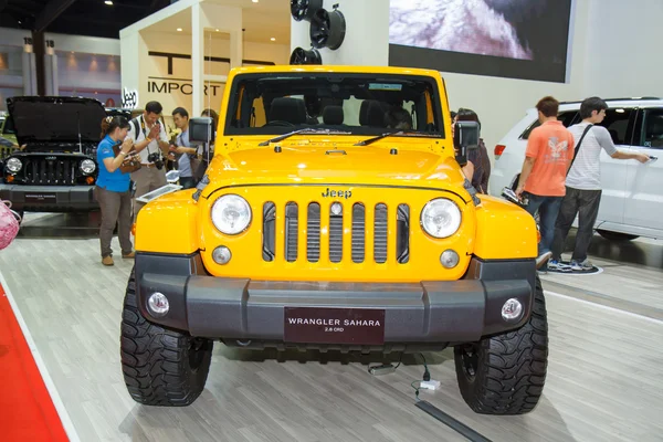 BANGKOK - 30 DE MARZO: Jeep Wrangler Sahara coche en exhibición en The 3 —  Fotos de Stock