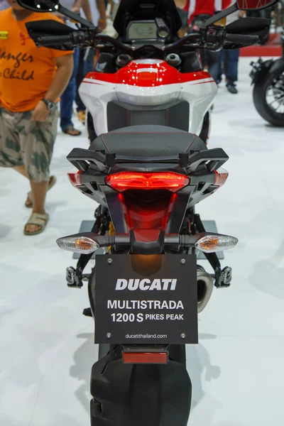BANGKOK - 30 DE MARZO: Ducati Multistrada 1200 s motocicleta en displ —  Fotos de Stock