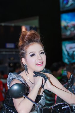 Bangkok - 30 Mart: ekranda tanımlanamayan model honda ile