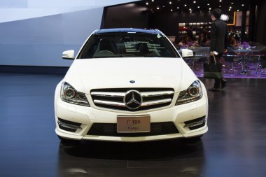 Bangkok - 30 Mart: mercedes-benz c 180 coupe araba ekranda 