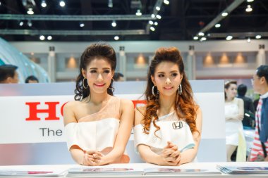 Bangkok Tayland-Mart 30: tanımlanamayan model honda üzerinde poz bo