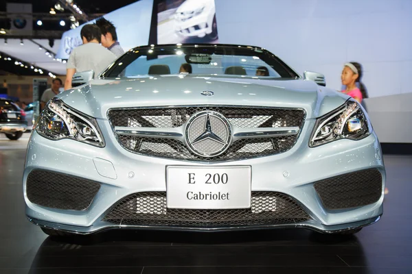 BANGKOK - MARÇO 30: Mercedes-Benz E 200 Cabriolet carro em exposição — Fotografia de Stock