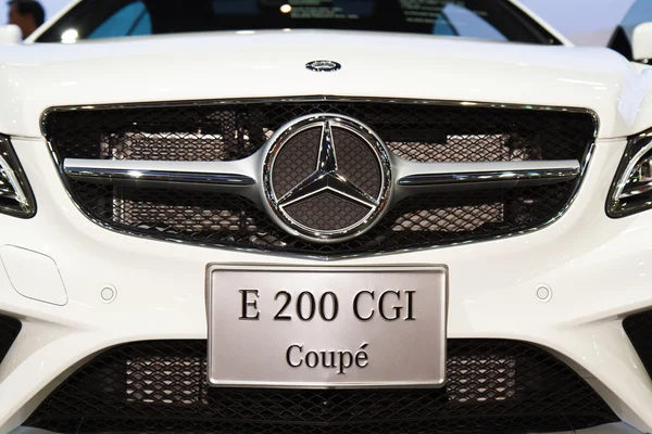 Bangkok - 30 maart: mercedes-benz e 200 cgi coupe auto op display — Stockfoto