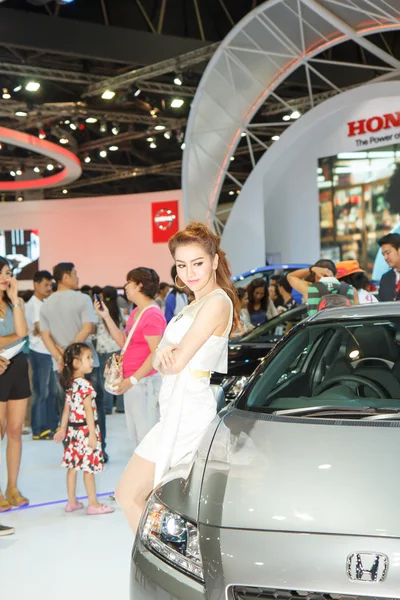 BANGKOK THAILAND-MARCH 30 : Unidentified models pose on Honda bo — Stock Photo, Image