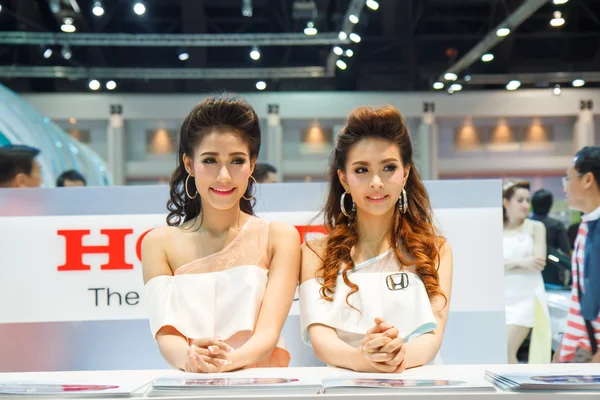 BANGKOK THAILAND-MARCH 30 : Unidentified models pose on Honda bo — Stock Photo, Image