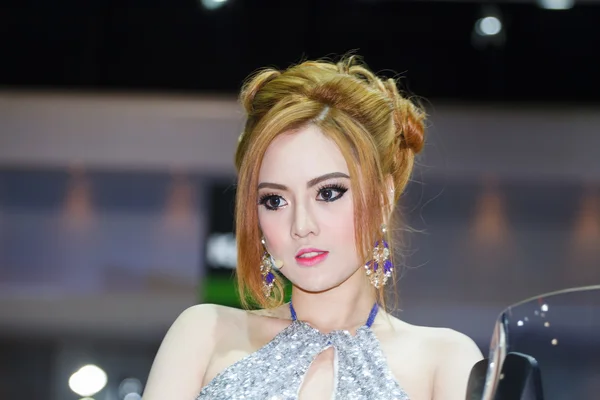 Bangkok - 30 maart niet-geïdentificeerde model met suzuki tentoongesteld in — Stockfoto