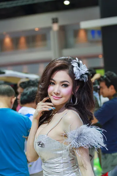 Bangkok - 30. března: neznámý model s hyundai na displeji — Stock fotografie