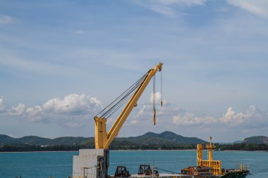 Endüstriyel Tersanesi sarı vinç