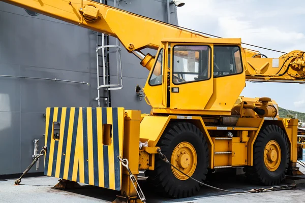 Gelber Kranwagen — Stockfoto