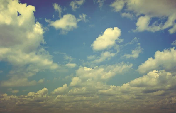 Nuvens céu azul — Fotografia de Stock