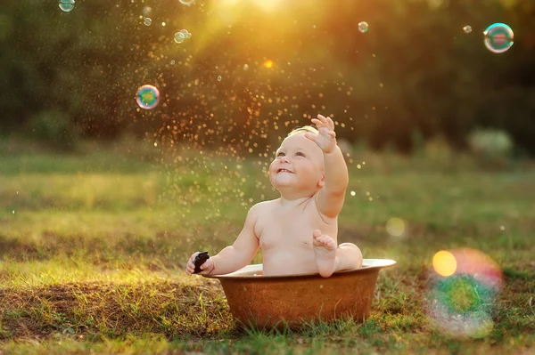 Kid en zon — Stockfoto