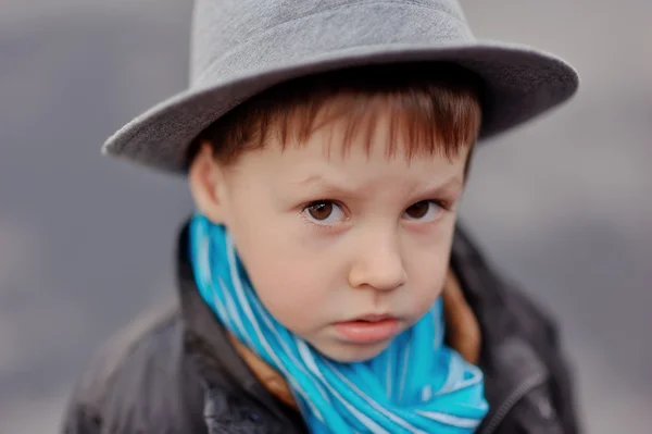 Der Junge mit dem Hut — Stockfoto