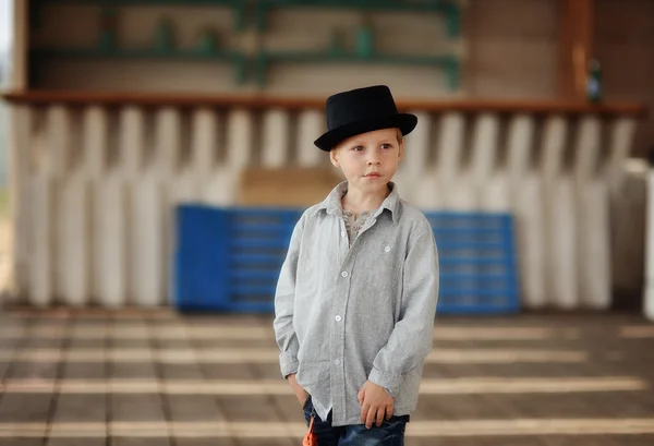 Stilvoller Junge — Stockfoto