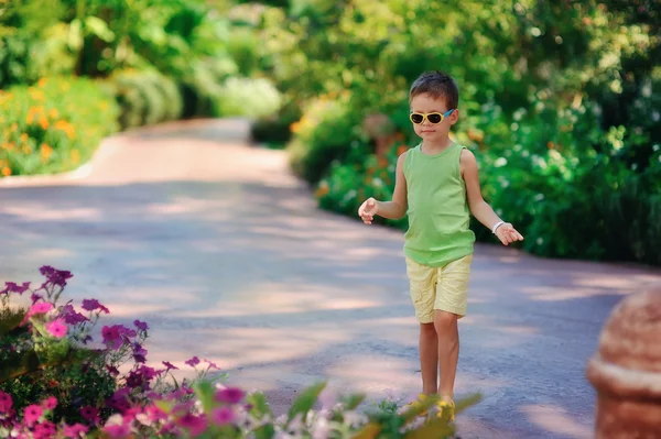 Baby voor een wandeling — Stockfoto