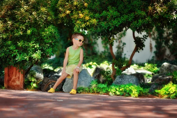 Baby for a walk — Stock Photo, Image