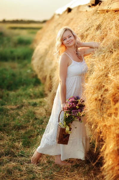 Woman in the hay — Stock Photo, Image