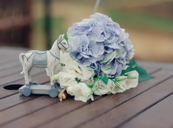 Ramo de boda púrpura — Foto de Stock