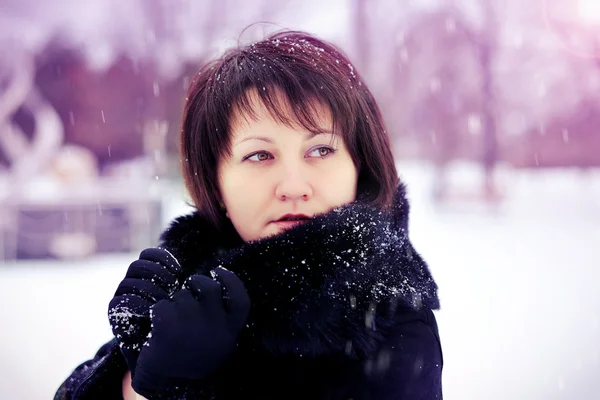 Lány és a hó — Stock Fotó
