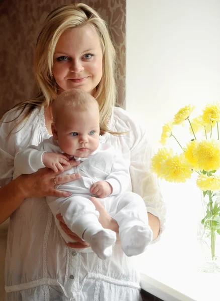 Mother and baby — Stock Photo, Image