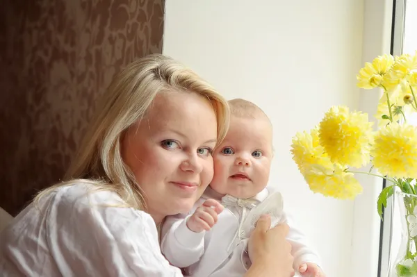 Mutter und Baby — Stockfoto