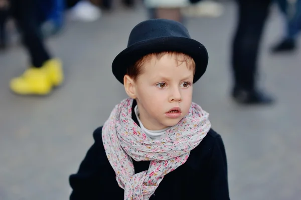 Porträtt av en pojke i hatt — Stockfoto