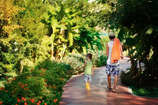 Spaziergang im Park — Stockfoto