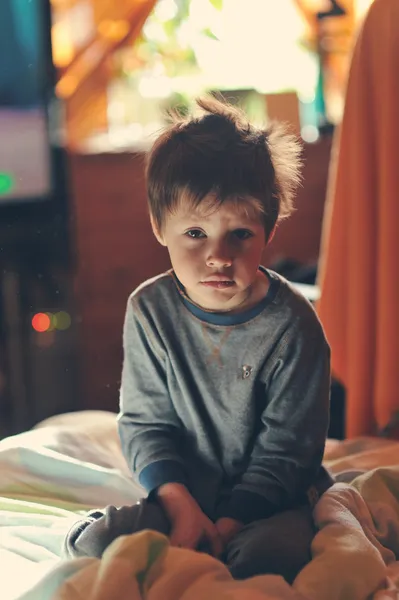 Niño despierto — Foto de Stock