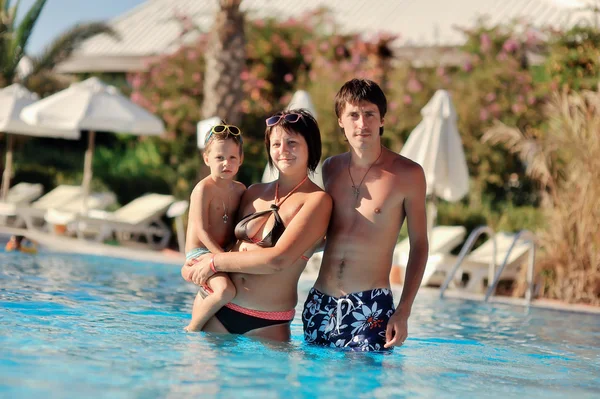 Familia en la naturaleza — Foto de Stock