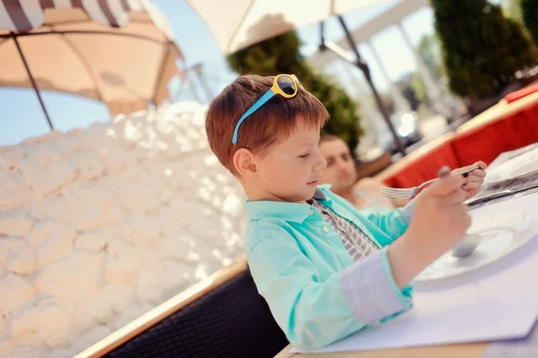 Mittagessen in einem Restaurant — Stockfoto