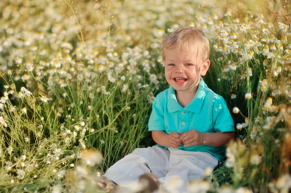 Gänseblümchen und Baby — Stockfoto