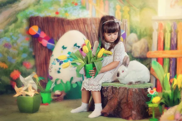 Girl and rabbit — Stock Photo, Image