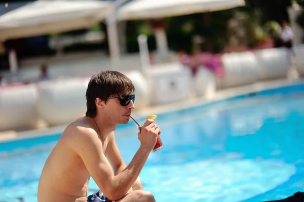 Relaxe na piscina — Fotografia de Stock