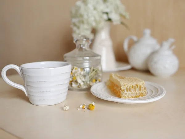 Білий посуду — стокове фото
