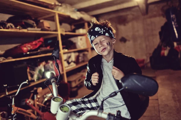 Chico motociclista —  Fotos de Stock