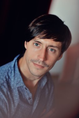 Bir adamın portresi.