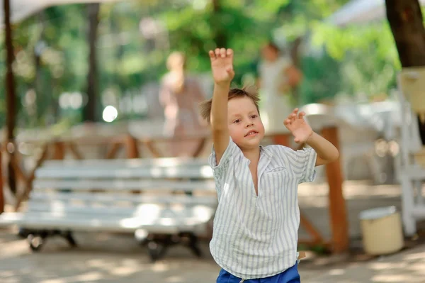 Schattige jongen — Stockfoto