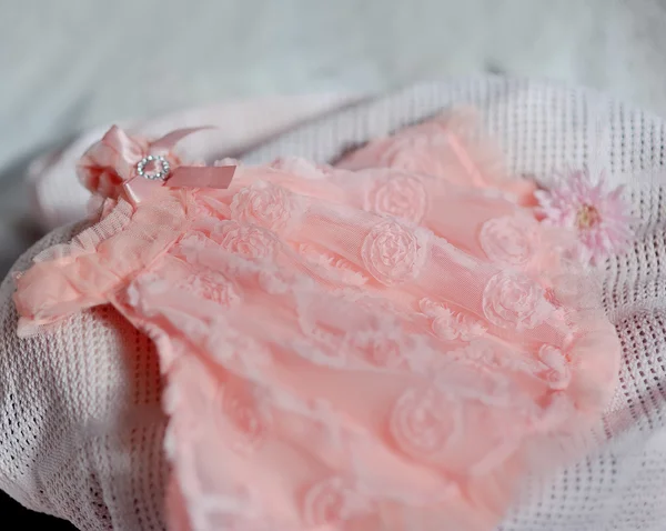 Vestido de bebê rosa — Fotografia de Stock