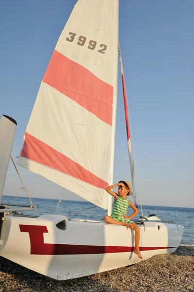 Garçon et bateaux — Photo