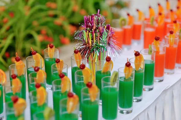 Färgade cocktails — Stockfoto