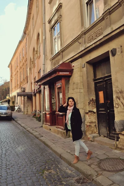 Vrouw in de straat — Stockfoto