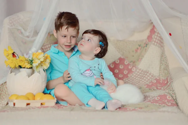 Children and rabbit — Stock Photo, Image