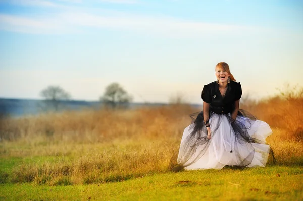 Girl on the meadow — Stock Photo, Image