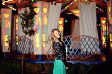 sarışın ve gece ışıkları