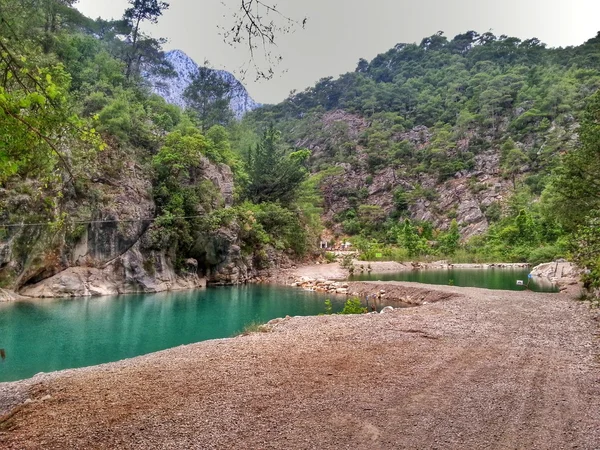 Dağlarda göl — Stok fotoğraf